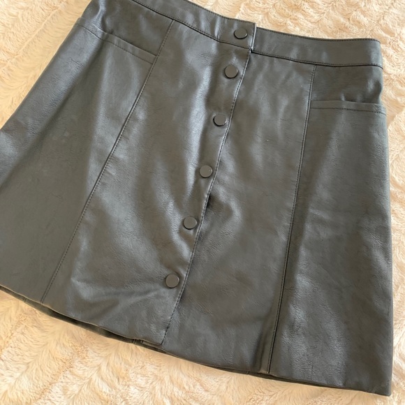H&M Dresses & Skirts - ‘Pleather’ skirt!